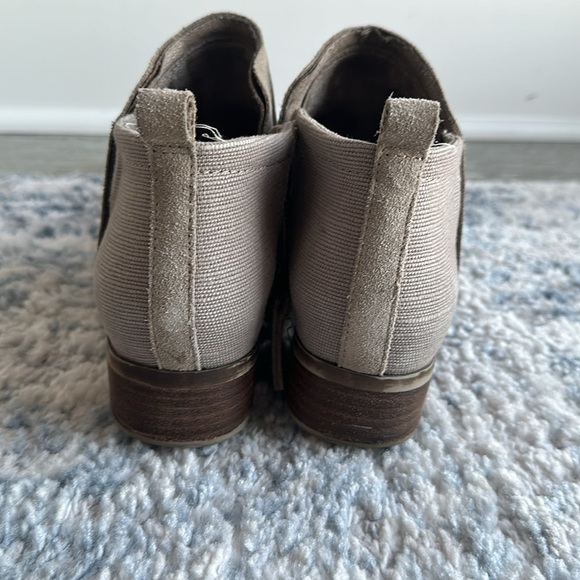 Toms Womens Deia Desert Taupe Ankle Booties NO BOX - Picture 6 of 7